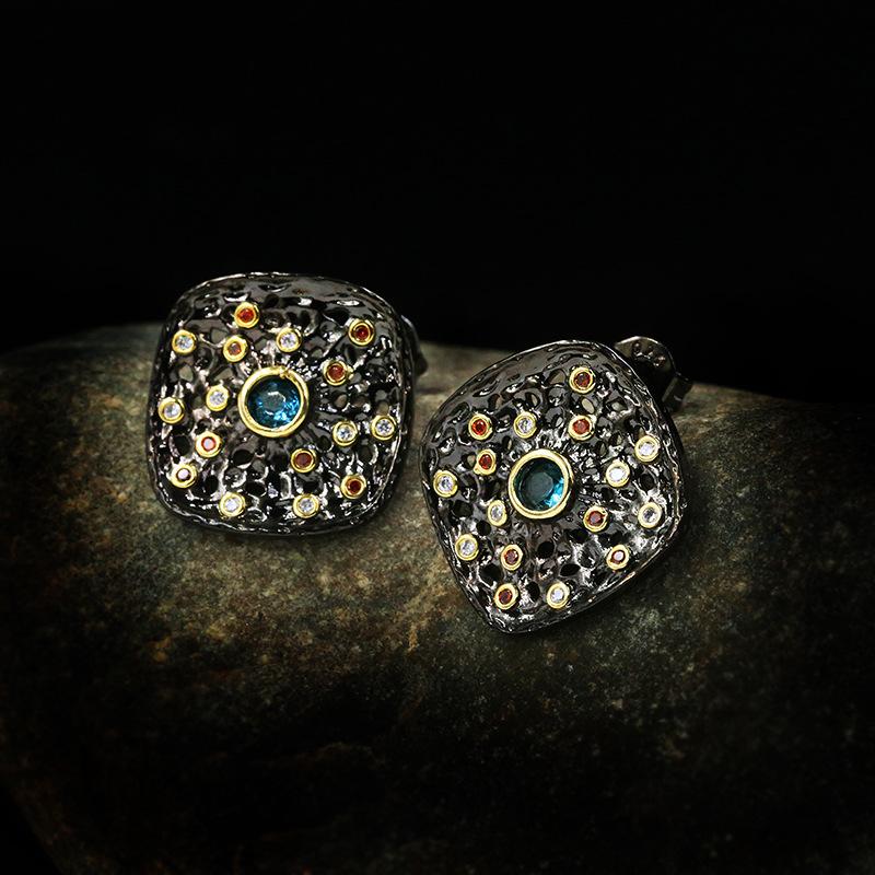 Модные полые цветные серьги Европейские и американские серьги из гальванизированного циркония
Модные полые цветные серьги Европейские и американские серьги из гальванизированного циркония