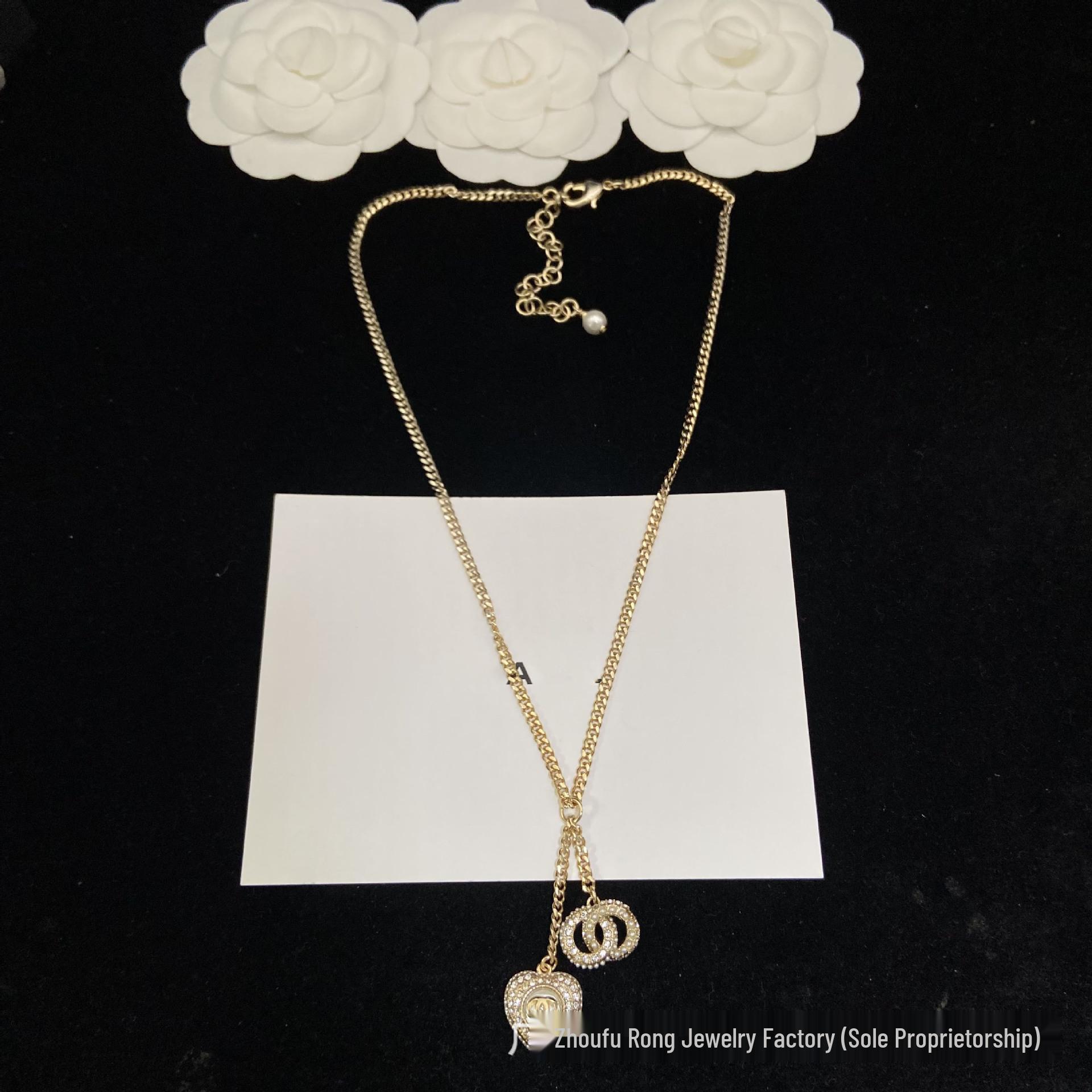 24p Retro Heart Rhinestone Tassel Necklace - Elegant and Versatile Fragrance Style Electroplated мідний
24p Retro Heart Rhinestone Tassel Necklace - Elegant and Versatile Fragrance Style Electroplated мідний