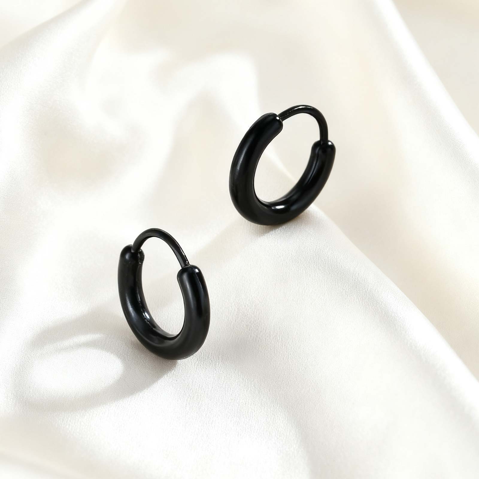 Minimalist Black Resin Round Hoop Earrings Women s Huggie Earrings Waterproof Punk Jewelry Gift
Minimalist Black Resin Round Hoop Earrings Women s Huggie Earrings Waterproof Punk Jewelry Gift