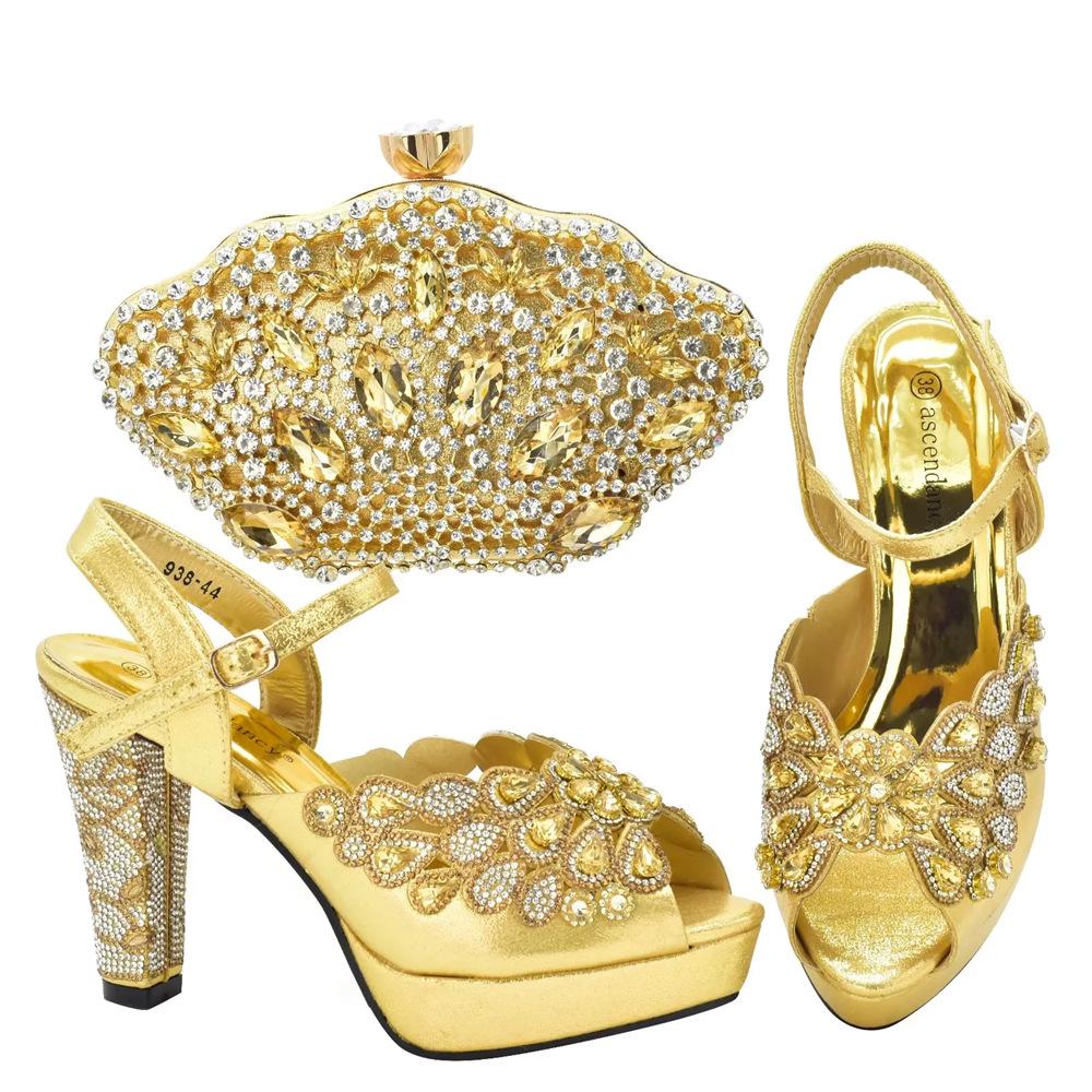 2024 Elegant Rhinestone High-Heeled Sandals & Bag Set - European & American Style US 7 золотий
2024 Elegant Rhinestone High-Heeled Sandals & Bag Set - European & American Style US 7 золотий