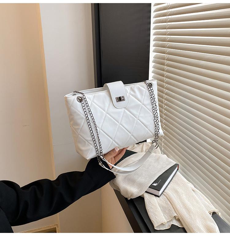 Повседневная женская летняя сумка-тоут большой вместимости с ромбовидным узором, новая, простая, модная, с вышивкой, цепочкой из ниток на плечо белый
Повседневная женская летняя сумка-тоут большой вместимости с ромбовидным узором, новая, простая, модная, с вышивкой, цепочкой из ниток на плечо белый