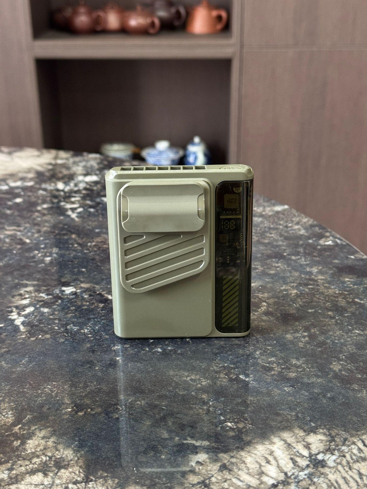 F66 Waist & Neck Clip Fan: Portable with Strong Wind and Long Battery Life for Outdoor Use 83*26*103mm
F66 Waist & Neck Clip Fan: Portable with Strong Wind and Long Battery Life for Outdoor Use 83*26*103mm