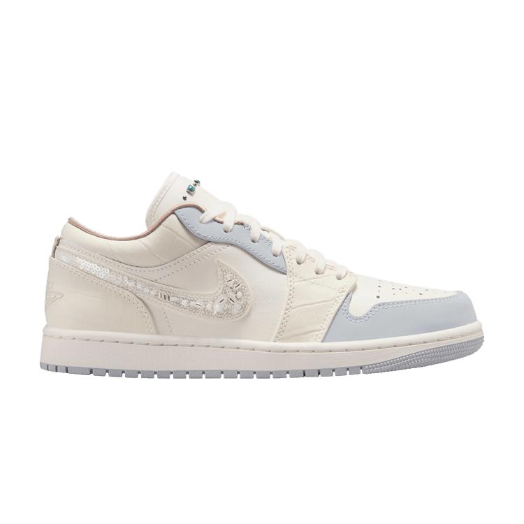 Женские кроссовки Air Jordan 1 Low Sail Soft Pearl с пайетками кремовые Off-Noir светло-дымчато-серые IH7323-100 35.5
Женские кроссовки Air Jordan 1 Low Sail Soft Pearl с пайетками кремовые Off-Noir светло-дымчато-серые IH7323-100 35.5