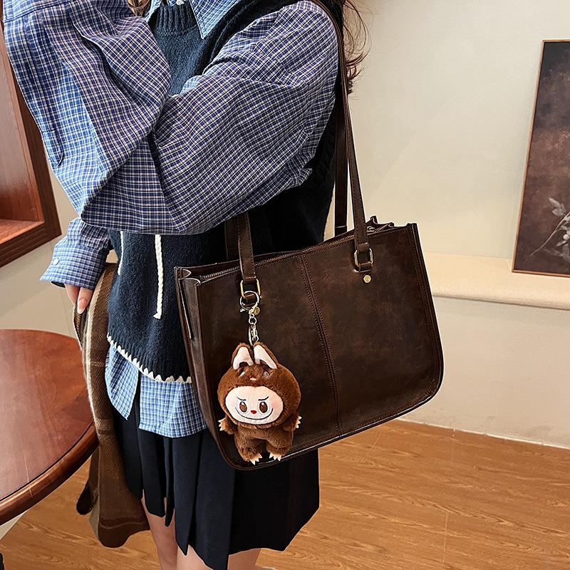 Large capacity bag women s 2025 new trendy fashion shoulder tote bag versatile niche casual portable 29*11*23 чорний
Large capacity bag women s 2025 new trendy fashion shoulder tote bag versatile niche casual portable 29*11*23 чорний