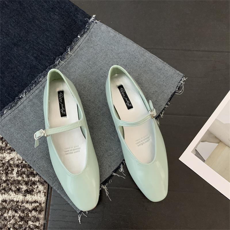 French gentle flat Mary Jane shoes women s 2025 spring and autumn new square head silver single shoes soft sole Internet celebrity grandma shoes 40
French gentle flat Mary Jane shoes women s 2025 spring and autumn new square head silver single shoes soft sole Internet celebrity grandma shoes 40
