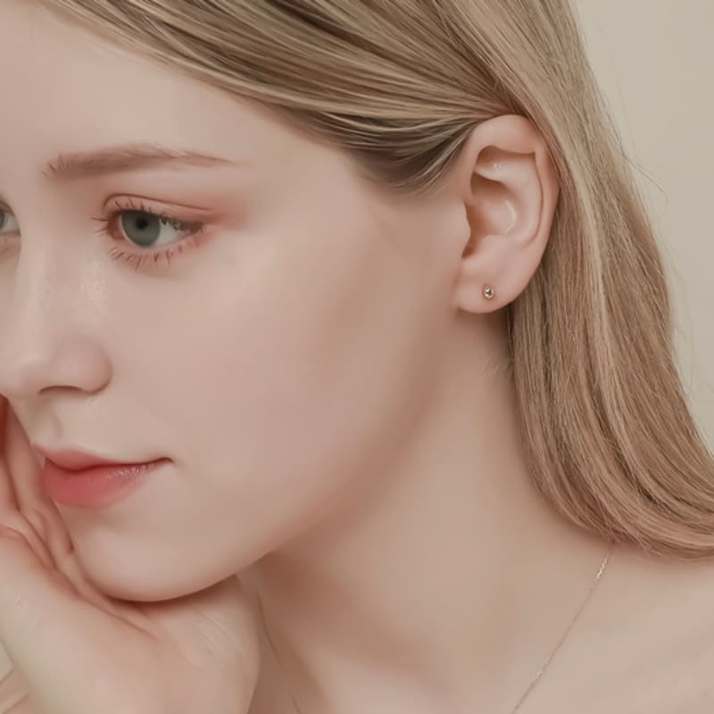 JEWNEL 14K Gold Ball Labret Piercing (2 sizes) yellow gold
JEWNEL 14K Gold Ball Labret Piercing (2 sizes) yellow gold