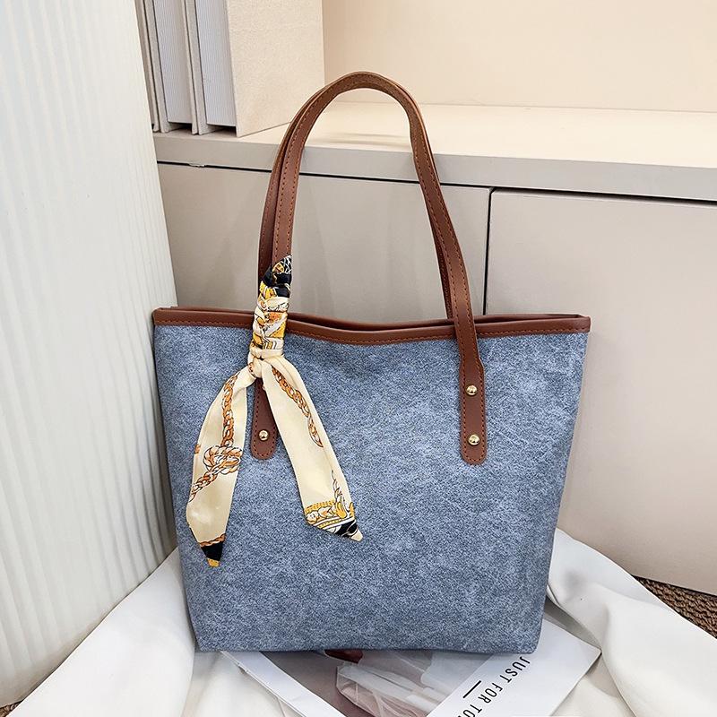 New Handbag Comfortable and Versatile Texture Shoulder Bag Large Capacity Women Tote Bag Fashiable Casual Commuter Bag синий
New Handbag Comfortable and Versatile Texture Shoulder Bag Large Capacity Women Tote Bag Fashiable Casual Commuter Bag синий