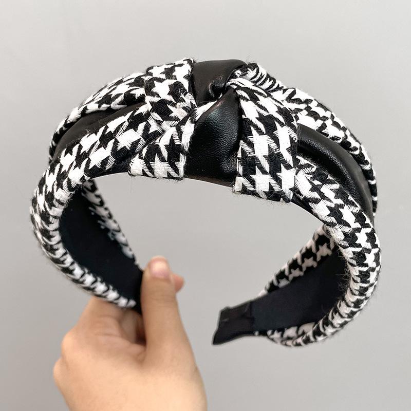 Модные женские и женские обручи для волос из искусственной кожи с центральным узлом, женские повседневные аксессуары для волос
Модные женские и женские обручи для волос из искусственной кожи с центральным узлом, женские повседневные аксессуары для волос