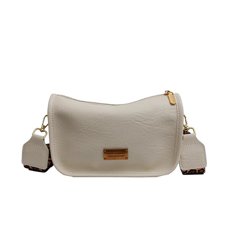 Today s popular bags are versatile in autumn and winter, new niche broadband messenger bags, women s retro pillow bags. No pendant
Today s popular bags are versatile in autumn and winter, new niche broadband messenger bags, women s retro pillow bags. No pendant