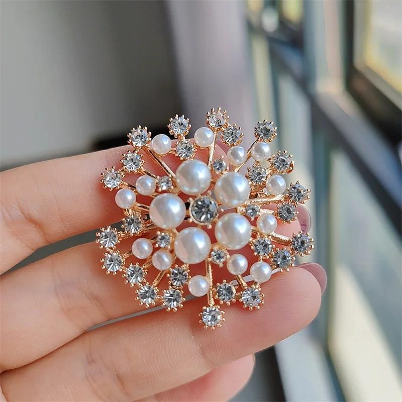New Luxury Fashion Hollow Zircon Pearl Snowflake Brooches for Women Charm Crystal Flower Pins Suit Zircon Accessories Gift золотий
New Luxury Fashion Hollow Zircon Pearl Snowflake Brooches for Women Charm Crystal Flower Pins Suit Zircon Accessories Gift золотий