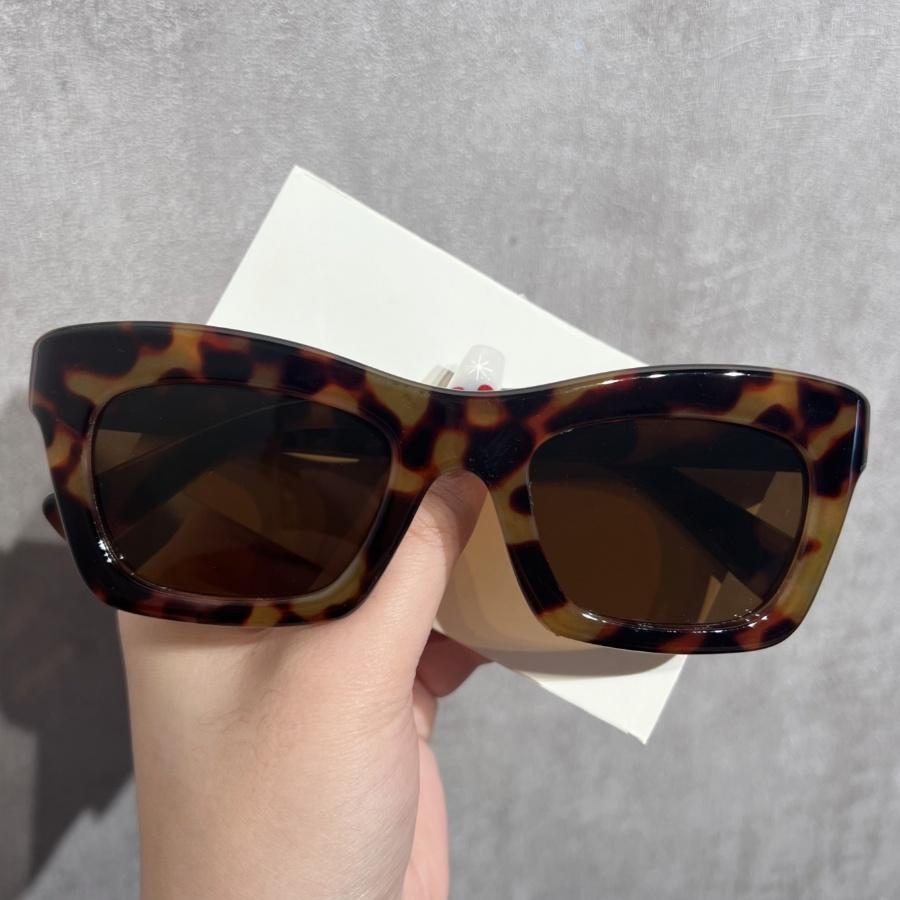1Pc Women s Sunglasses, New Style, Elegant Square Frame, Leopard Print, Unique Design, Casual Versatile, Trendy Street Style, Su леопард друку кольору
1Pc Women s Sunglasses, New Style, Elegant Square Frame, Leopard Print, Unique Design, Casual Versatile, Trendy Street Style, Su леопард друку кольору