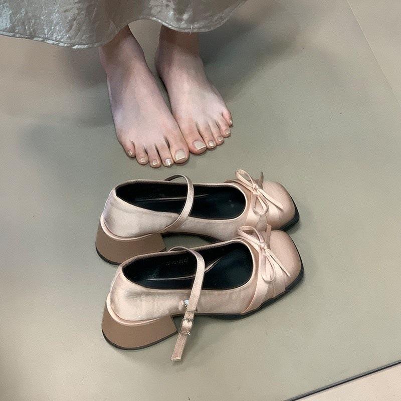 Gentle bow pink Mary Jane shoes 2025 new with skirt one-word buckle thick heel single shoes black gray women 40 розовый
Gentle bow pink Mary Jane shoes 2025 new with skirt one-word buckle thick heel single shoes black gray women 40 розовый