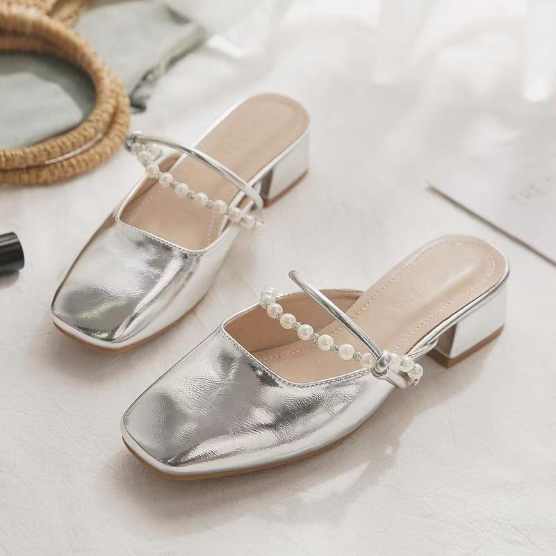 2025 new heelless lazy one-pedal silver with skirt thick heel bag head half slippers women s summer wear fashion 35
2025 new heelless lazy one-pedal silver with skirt thick heel bag head half slippers women s summer wear fashion 35