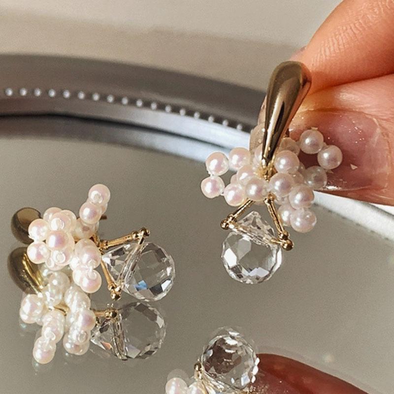 Pearl glass bead bow earrings fashion temperament earrings light luxury high sense new versatile earrings women
Pearl glass bead bow earrings fashion temperament earrings light luxury high sense new versatile earrings women