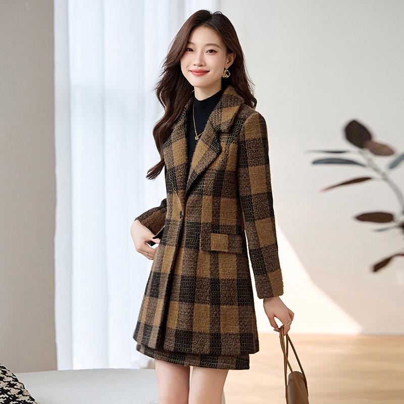 Autumn/Winter Suit Collar Cotton-Blend Coat & Half Skirt Set - XA8026 M90-105 jin кофейный
Autumn/Winter Suit Collar Cotton-Blend Coat & Half Skirt Set - XA8026 M90-105 jin кофейный