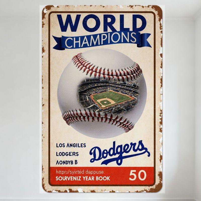 Вінтажна металева табличка Los Angeles Dodgers - Чемпіони Світу - Сцена з бейсбольного стадіону, Бляшаний плакат для бару, пабу, декору стіни вдома, зістарений 20x30cm(7.8x11.8inch)
Вінтажна металева табличка Los Angeles Dodgers - Чемпіони Світу - Сцена з бейсбольного стадіону, Бляшаний плакат для бару, пабу, декору стіни вдома, зістарений 20x30cm(7.8x11.8inch)