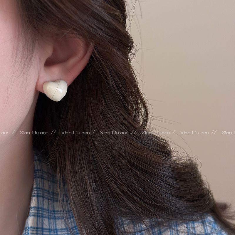 Small and Simple Color Love Heart Stud Earrings Female 2025 New Arrival Best Selling Ear-Caring Silver Pin Earrings Sleep No Need to Take off Earrings Creamy-white-Silver Needle
Small and Simple Color Love Heart Stud Earrings Female 2025 New Arrival Best Selling Ear-Caring Silver Pin Earrings Sleep No Need to Take off Earrings Creamy-white-Silver Needle