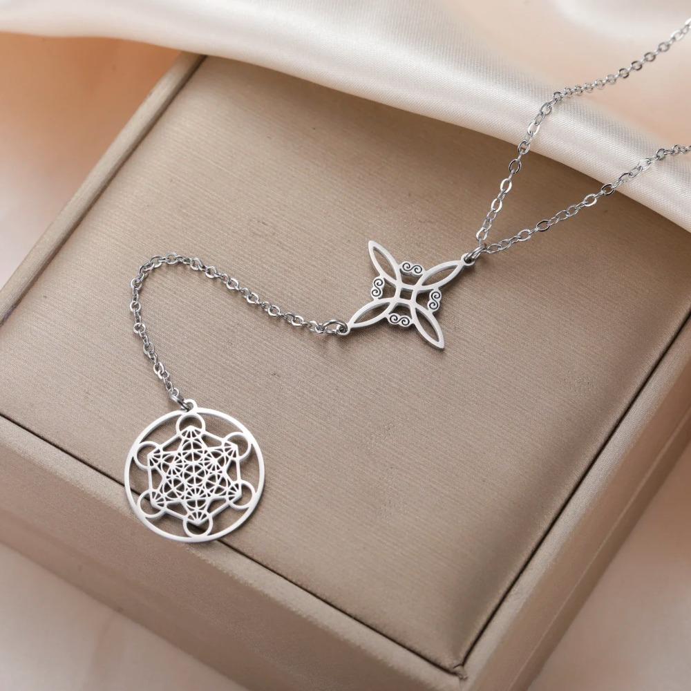 Кулон-ожерелье Узел ведьмы Куб Метатрона Двойной амулет Защита Ожерелья из нержавеющей стали Винтажные украшения для ведьм Подарок белый
Кулон-ожерелье Узел ведьмы Куб Метатрона Двойной амулет Защита Ожерелья из нержавеющей стали Винтажные украшения для ведьм Подарок белый