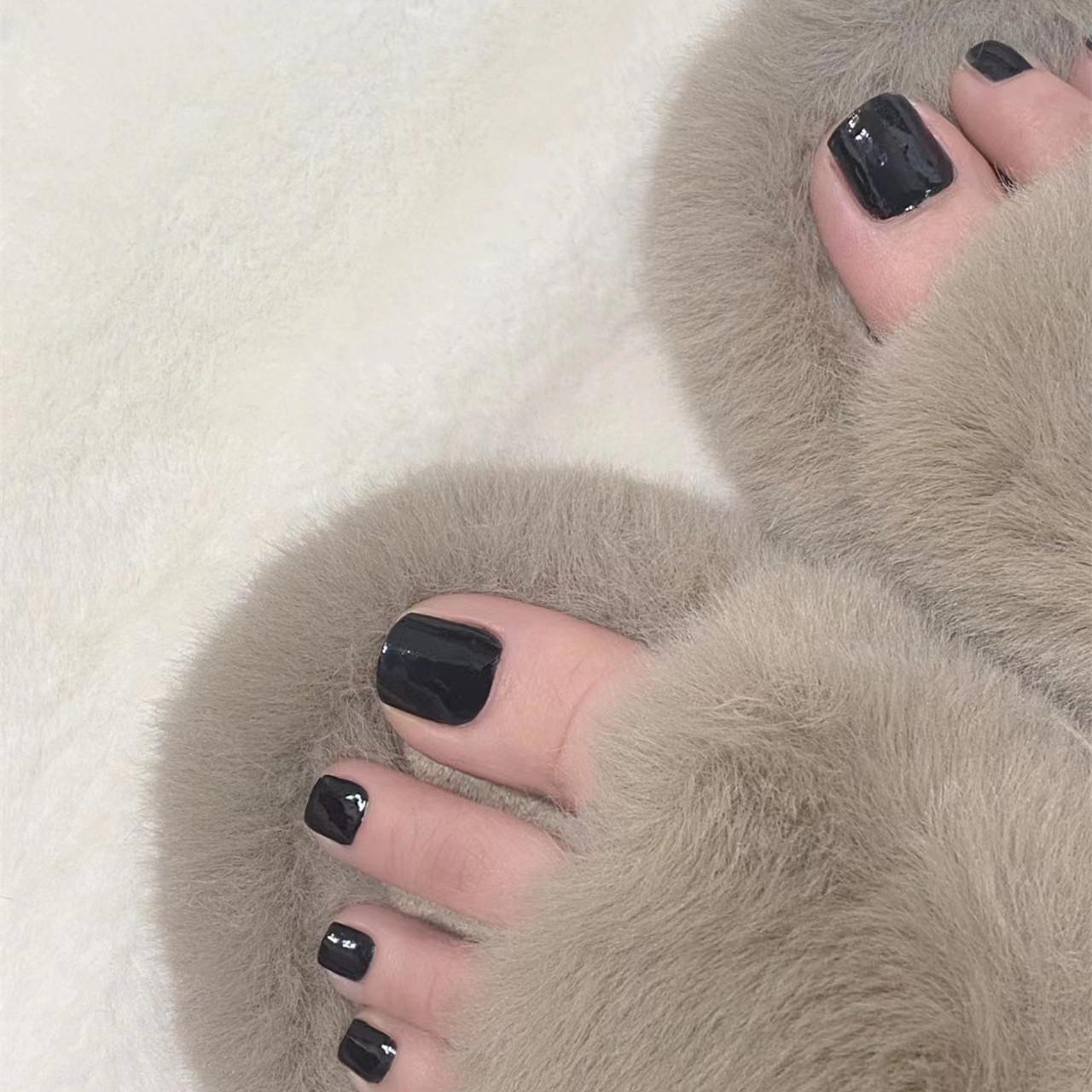 Removable Black Toenail Patches: Solid Color Fake Nails for a Stylish Manicure and Beautiful Feet
Removable Black Toenail Patches: Solid Color Fake Nails for a Stylish Manicure and Beautiful Feet