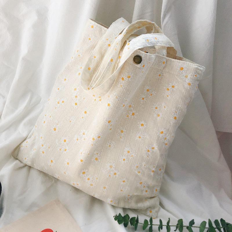 Japanese small fresh daisy canvas bag women s literary shoulder bag student thin cloth bag
Japanese small fresh daisy canvas bag women s literary shoulder bag student thin cloth bag
