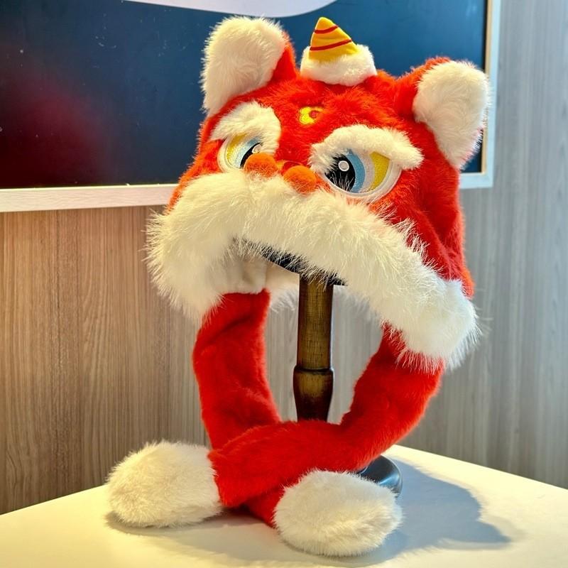 New Plush Lion Head Winter Hat For Women With Embroidered Pattern And Chain Detail красный
New Plush Lion Head Winter Hat For Women With Embroidered Pattern And Chain Detail красный