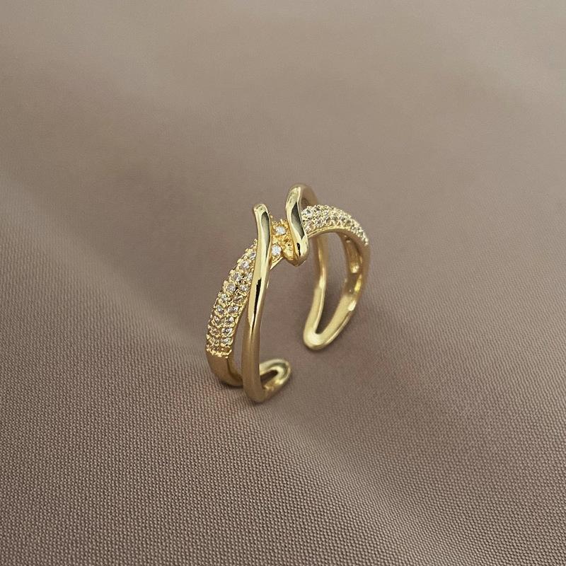 Modern Minimalist Zircon Cross Opening Ring for Women Men Retro Luxury Geometric Irregular Ring Anniversary Wedding Zircon Gift
Modern Minimalist Zircon Cross Opening Ring for Women Men Retro Luxury Geometric Irregular Ring Anniversary Wedding Zircon Gift