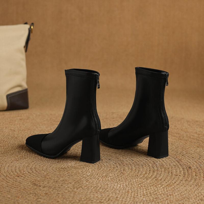 Осенне-зимние женские модные ботинки больших размеров корейская версия удобные на молнии сзади на высоком каблуке кожаные ботинки женские новые квадратные и средние 39 чёрный
Осенне-зимние женские модные ботинки больших размеров корейская версия удобные на молнии сзади на высоком каблуке кожаные ботинки женские новые квадратные и средние 39 чёрный