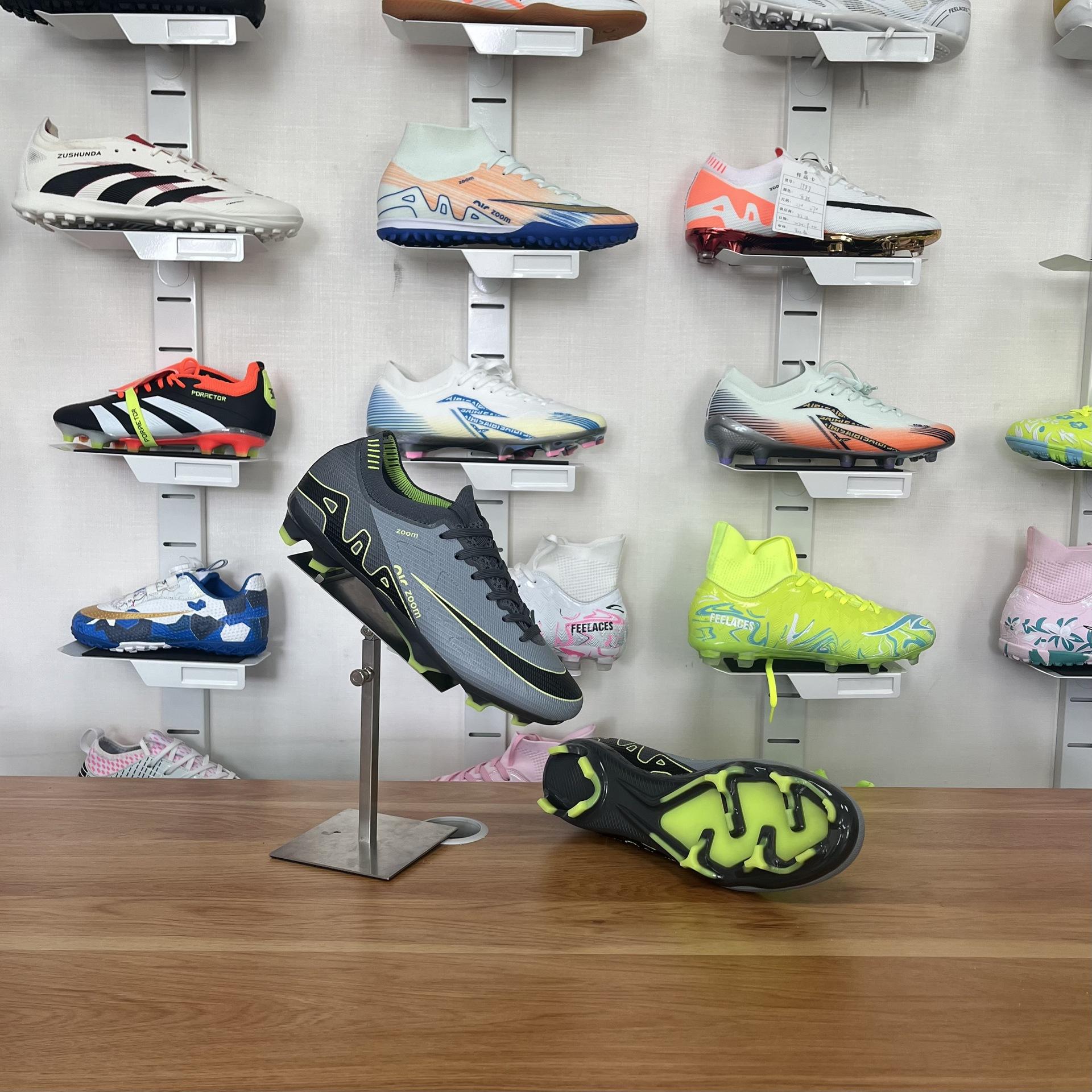 New low-top football shoes, men s and women s new long nails, broken nails, artificial natural grass competition training shoes 45
New low-top football shoes, men s and women s new long nails, broken nails, artificial natural grass competition training shoes 45