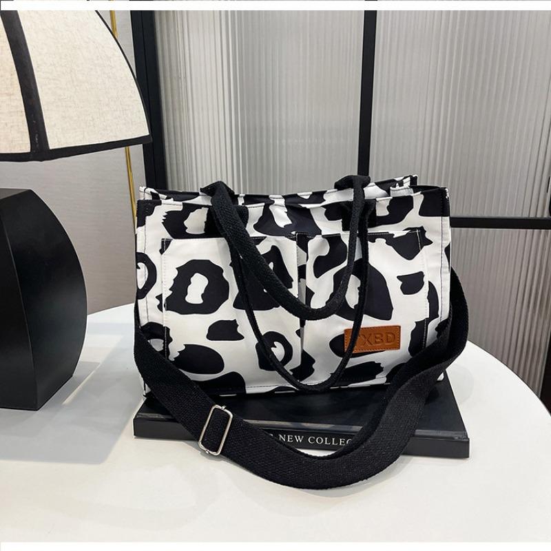 Fashion new single shoulder lightweight large-capacity tote bag women s literary style multi-pocket single shoulder oblique span bag чорний
Fashion new single shoulder lightweight large-capacity tote bag women s literary style multi-pocket single shoulder oblique span bag чорний