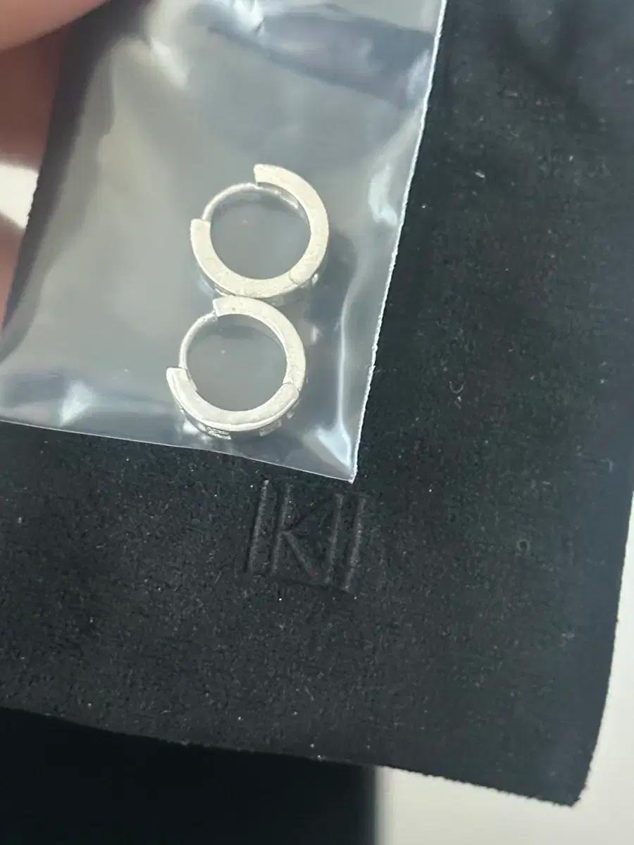 MONSTA X Kihyun earrings
MONSTA X Kihyun earrings