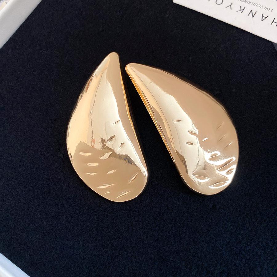 European and American silver needle smooth water drop stud earrings, cold wind temperament earrings, light luxury high-end earrings
European and American silver needle smooth water drop stud earrings, cold wind temperament earrings, light luxury high-end earrings