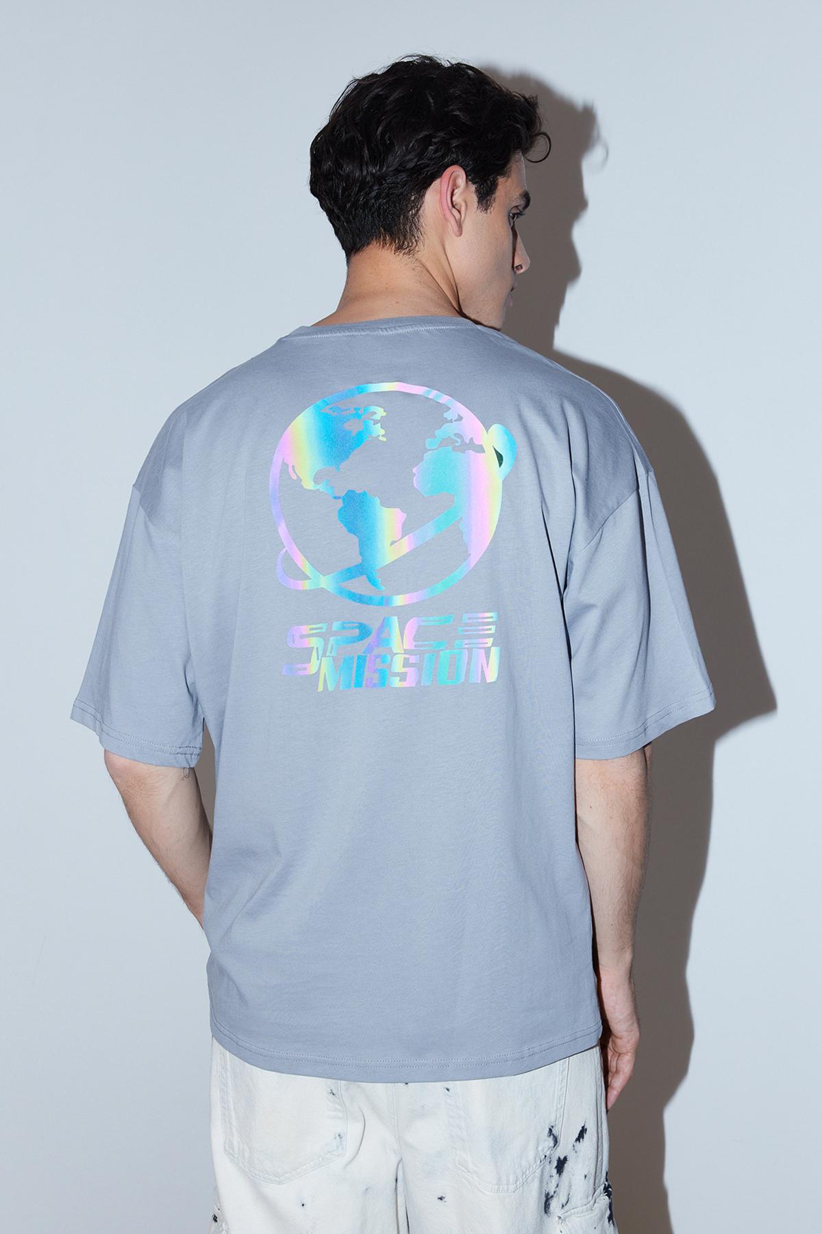 Men s Fashion New T-Shirt Gray Oversize Wide Cut 100% Cotton Back Galaxy Hologram Printed T-shirt
Men s Fashion New T-Shirt Gray Oversize Wide Cut 100% Cotton Back Galaxy Hologram Printed T-shirt