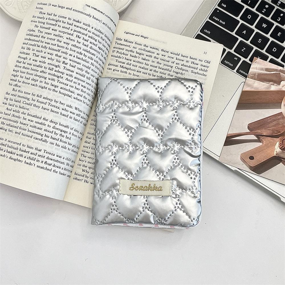 Милий тримач для паспорта та проїзних документів у корейському стилі з бантиком
Милий тримач для паспорта та проїзних документів у корейському стилі з бантиком