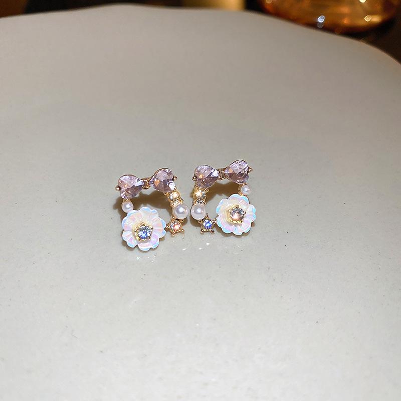 Elegant Rhinestone Bowknot Heart Flower Stud Earrings for Women - Fashionable and Sweet Silver Needle Design
Elegant Rhinestone Bowknot Heart Flower Stud Earrings for Women - Fashionable and Sweet Silver Needle Design