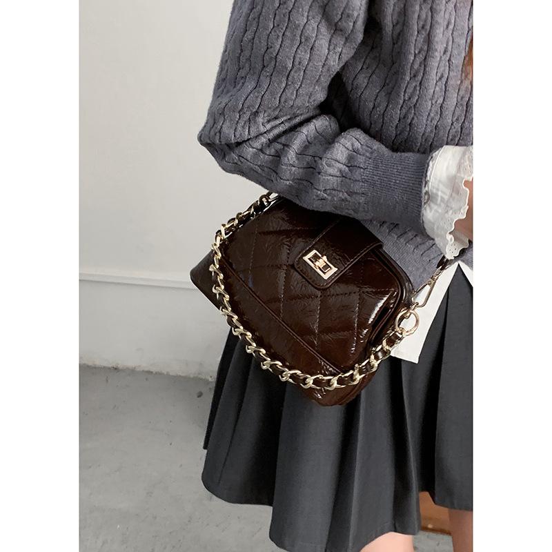 Fashion Xiaoxiangfeng Rhombus Chain Bag Women s Handbag 2025 New Doctor Bag Simple Versatile Messenger Bag кофейный
Fashion Xiaoxiangfeng Rhombus Chain Bag Women s Handbag 2025 New Doctor Bag Simple Versatile Messenger Bag кофейный