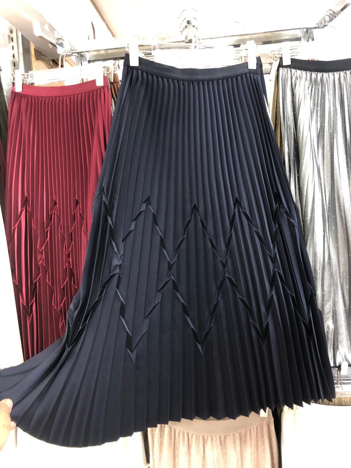 Реальный снимок 2025 весна новый иностранный стиль дизайн чувство трехмерный твил плиссировка высокая талия слово универсальная юбка дети One Size
Реальный снимок 2025 весна новый иностранный стиль дизайн чувство трехмерный твил плиссировка высокая талия слово универсальная юбка дети One Size