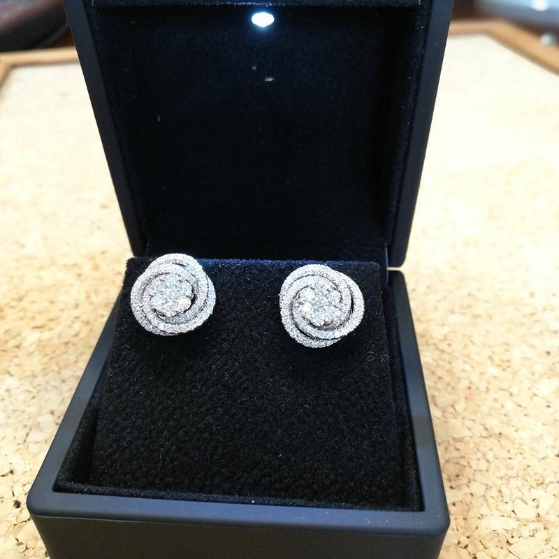Серьги-гвоздики Huitan Fancy Cubic Zirconia для женщин, нежный дизайн, модные универсальные украшения для ушей, роскошные аксессуары для свадебной вечеринки
Серьги-гвоздики Huitan Fancy Cubic Zirconia для женщин, нежный дизайн, модные универсальные украшения для ушей, роскошные аксессуары для свадебной вечеринки
