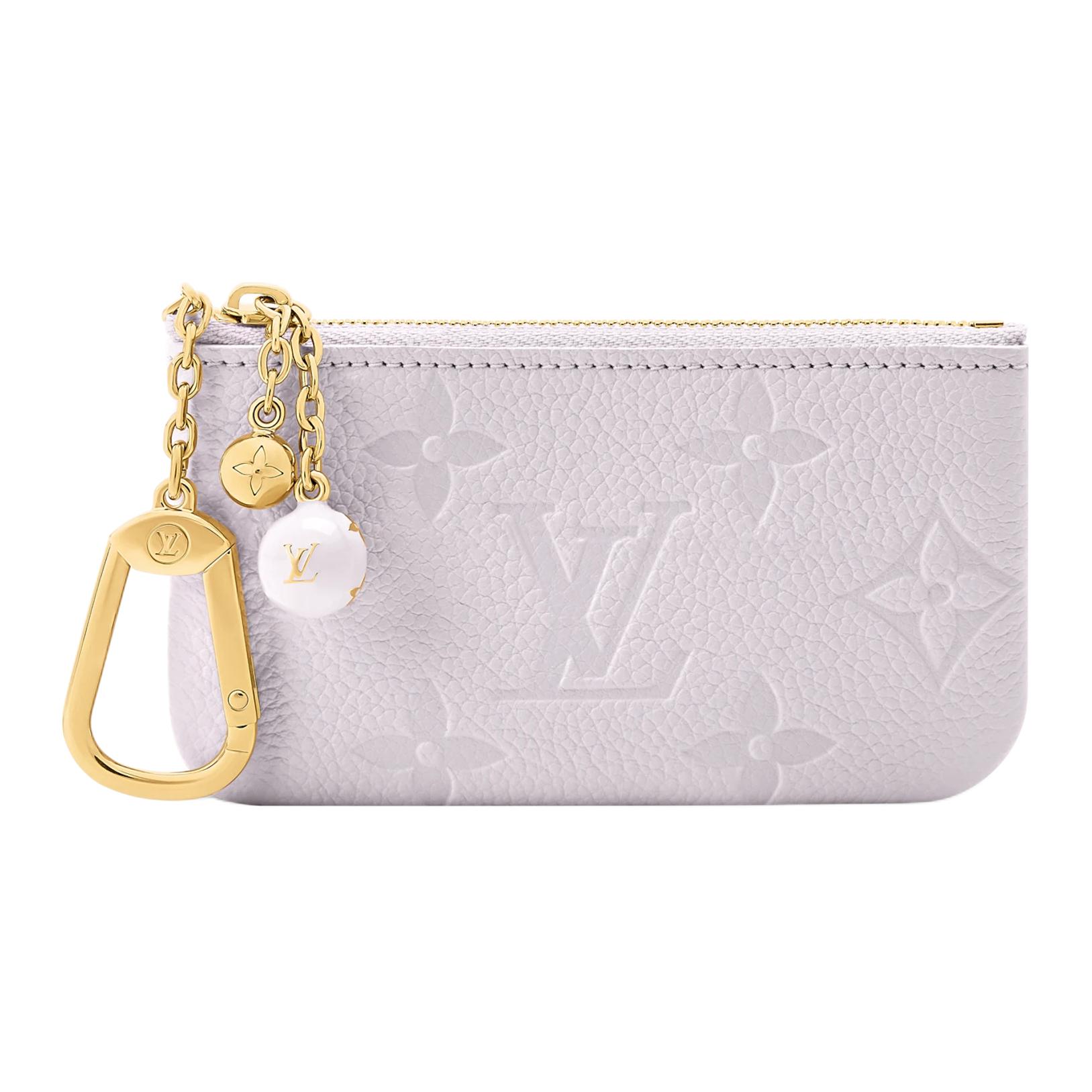 Louis Vuitton Sphere Enamel Metal Pendant Color Block Effect Dyed Edge Leather Key Pouch Women accessories Purple M28992 Gift Set(Basic Set+Box+Shopping Bag)
Louis Vuitton Sphere Enamel Metal Pendant Color Block Effect Dyed Edge Leather Key Pouch Women accessories Purple M28992 Gift Set(Basic Set+Box+Shopping Bag)