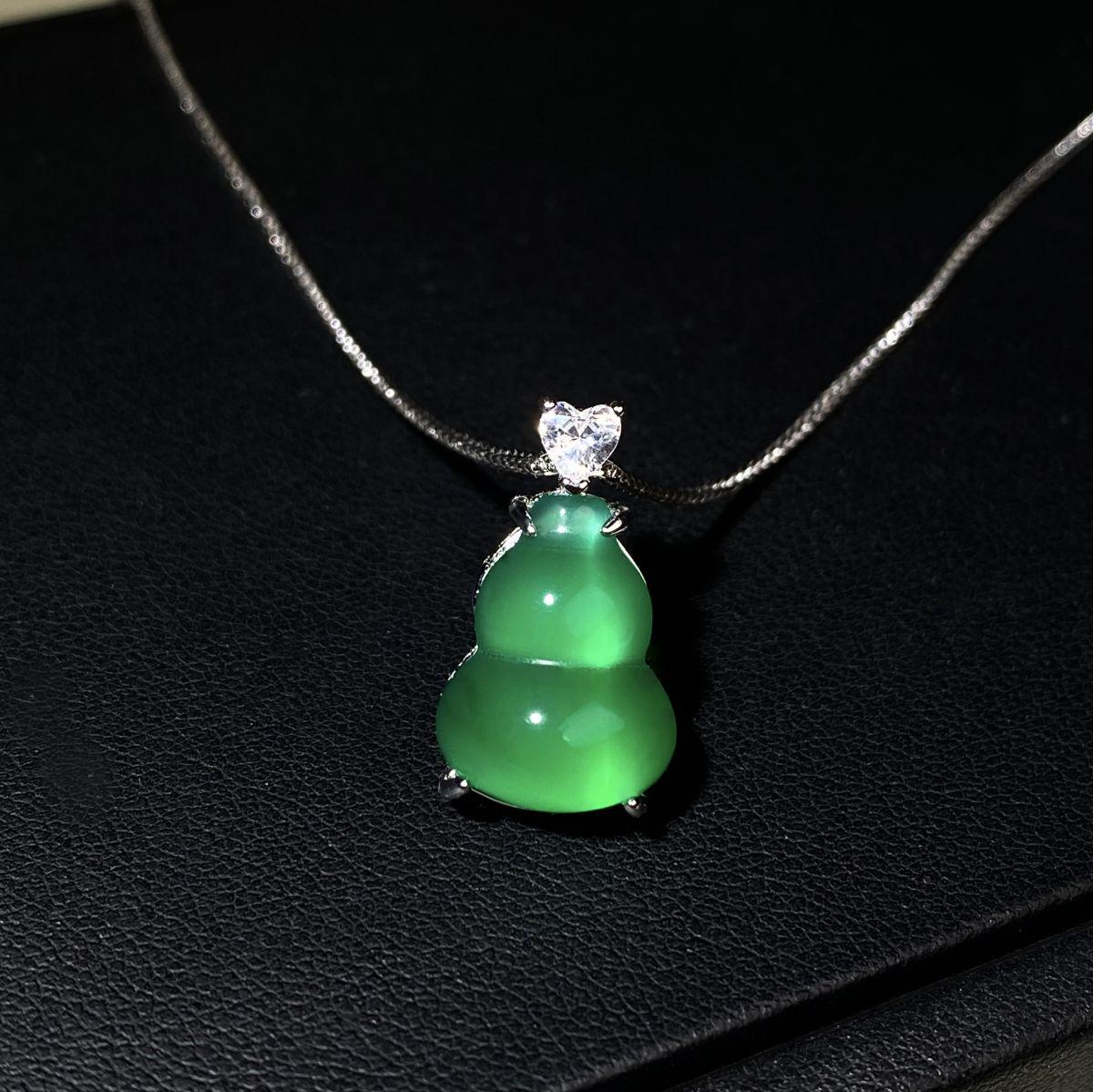 S925 Sterling Silver Green Chalcedony Agate Gourd Pendant Necklace, New Chinese Style Copper Material
S925 Sterling Silver Green Chalcedony Agate Gourd Pendant Necklace, New Chinese Style Copper Material