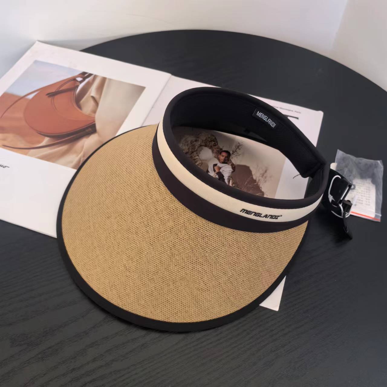 Літня кольорова панама з літерним принтом, захистом від ультрафіолету, з відкритим верхом, жіноча, для активного відпочинку, для велоспорту, антимодна, від сонця M(56-58cm)
Літня кольорова панама з літерним принтом, захистом від ультрафіолету, з відкритим верхом, жіноча, для активного відпочинку, для велоспорту, антимодна, від сонця M(56-58cm)