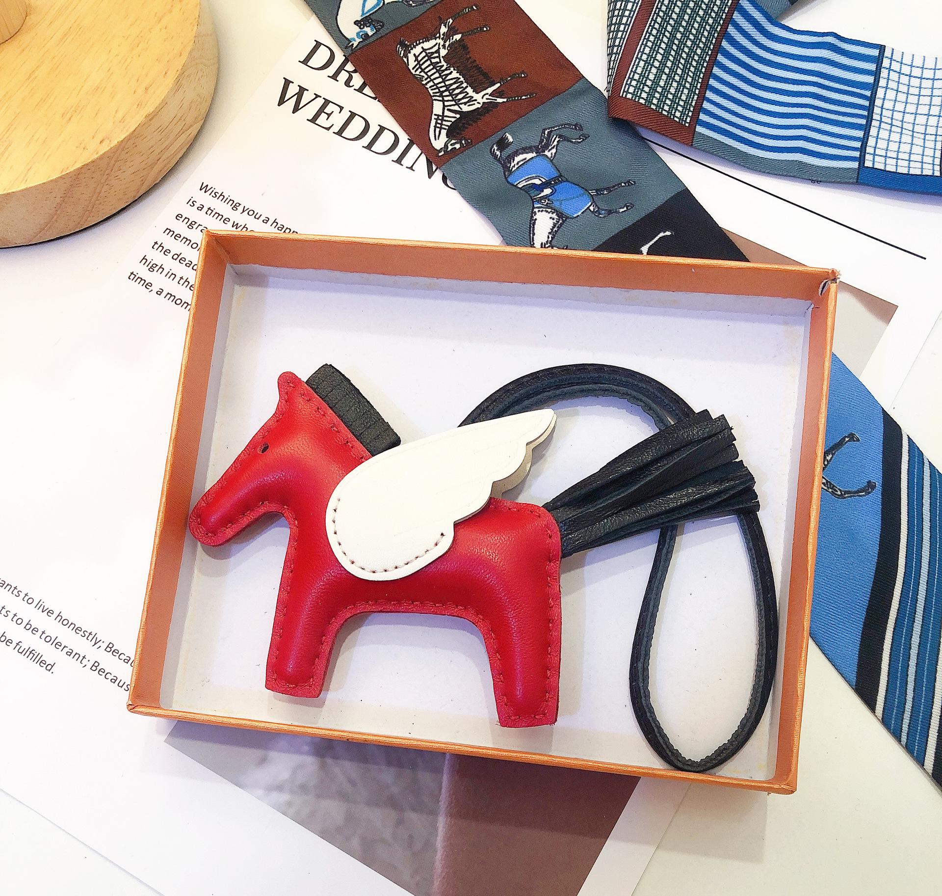 Ангел Пегас Ручной работы Брелок из овчины - Милое украшение для женской сумочки и брелок для ключей от машины
Ангел Пегас Ручной работы Брелок из овчины - Милое украшение для женской сумочки и брелок для ключей от машины