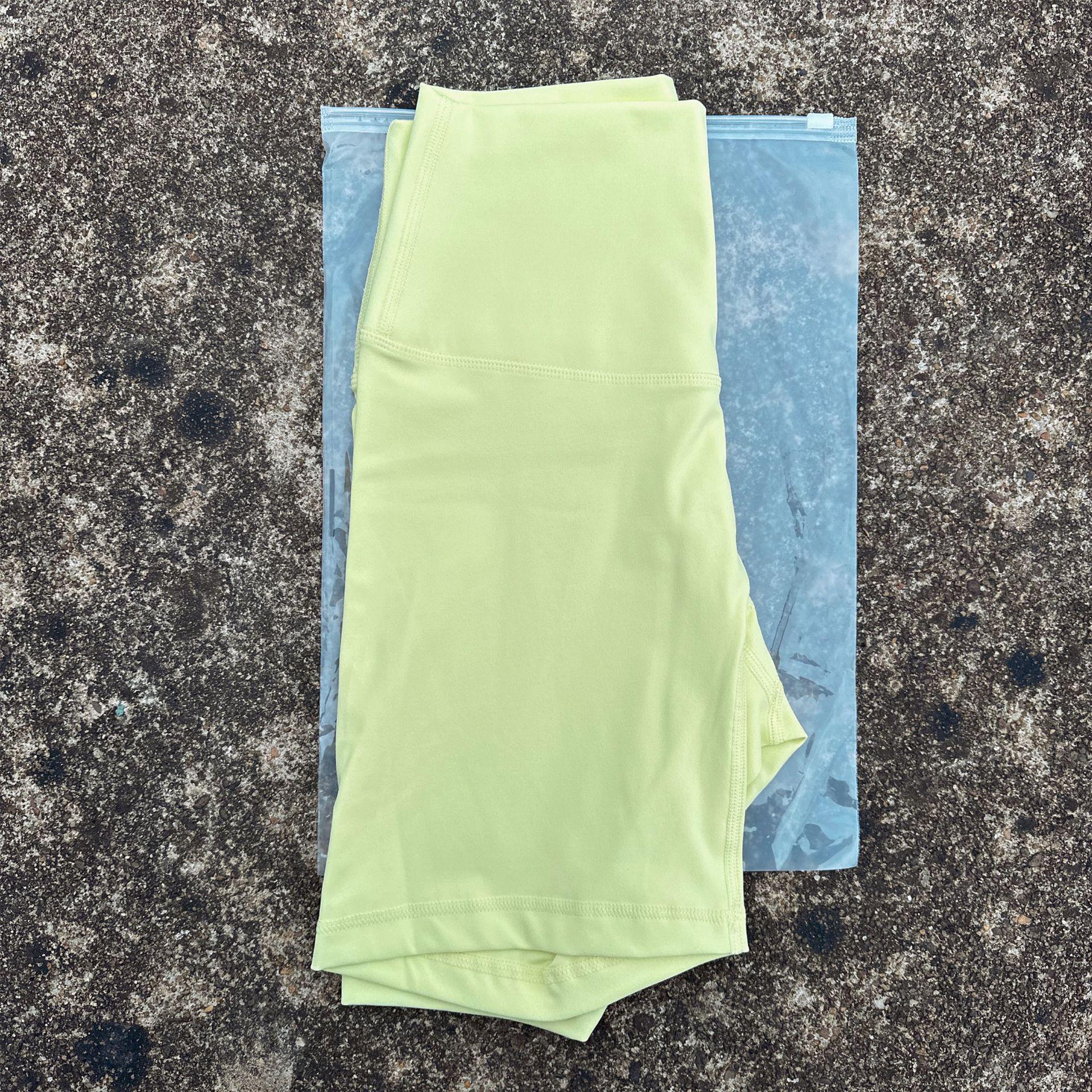 Женские шорты для йоги и велоспорта с завышенной талией и матовой поверхностью L (55-60 kg)
Женские шорты для йоги и велоспорта с завышенной талией и матовой поверхностью L (55-60 kg)