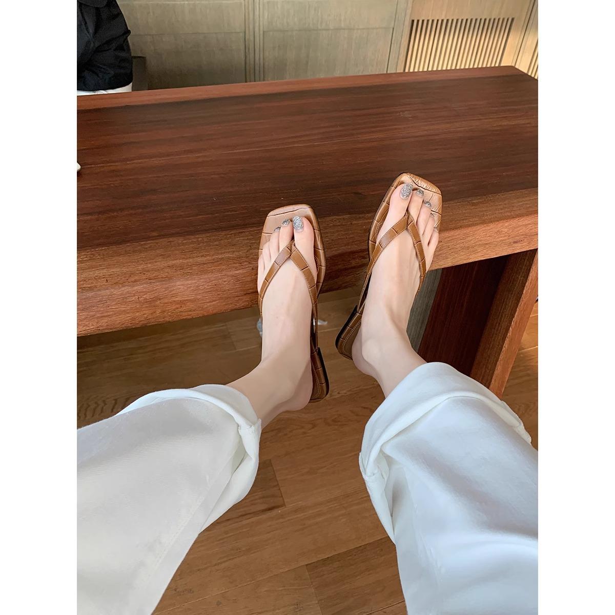 Cowhide version~ New cat heels, high heels, flip-flops, flat bottom, toe cool slippers 35
Cowhide version~ New cat heels, high heels, flip-flops, flat bottom, toe cool slippers 35