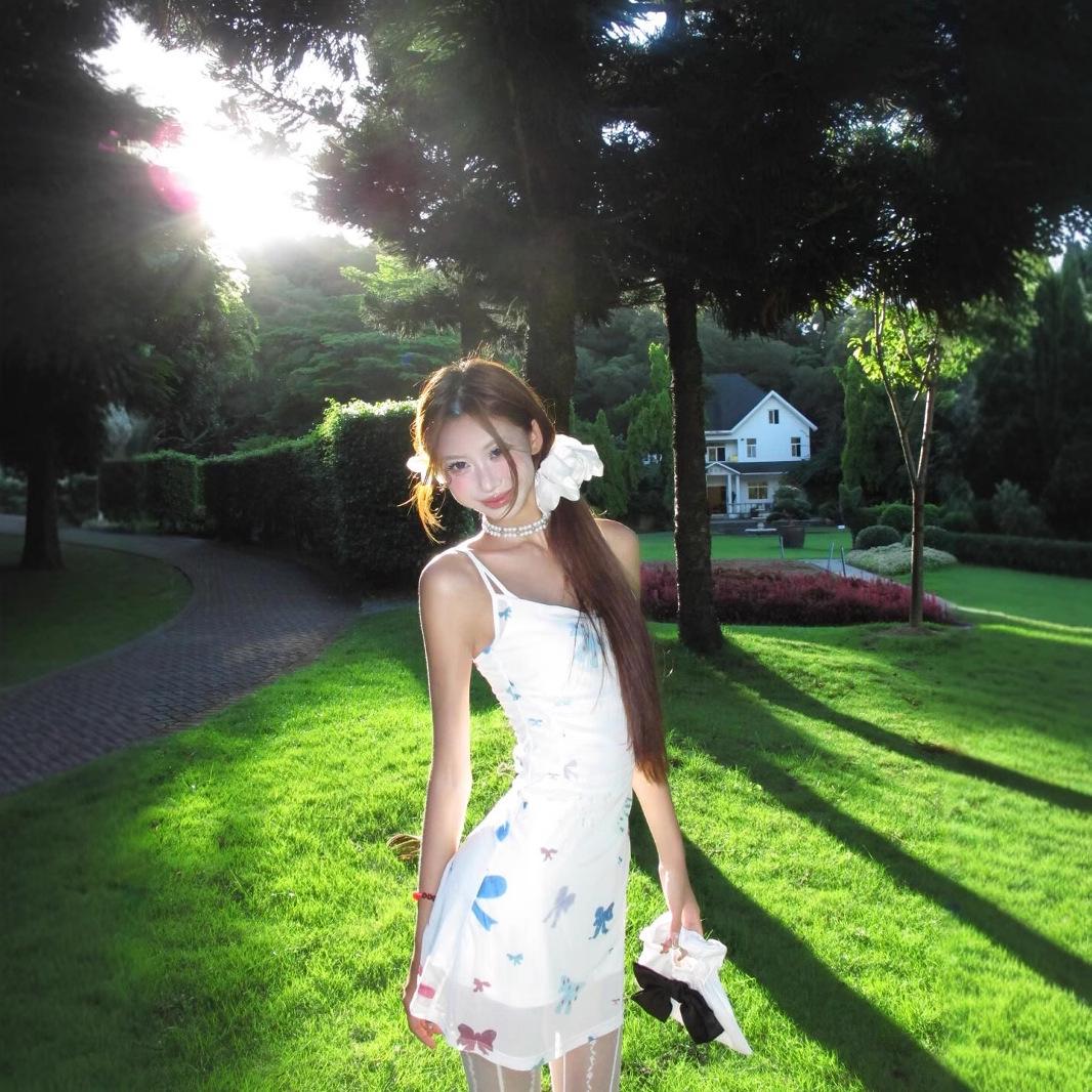 Женское летнее белое платье-комбинация с принтом бантиков - Приталенный фасон для миниатюрных, стиль из двух частей M Premium
Женское летнее белое платье-комбинация с принтом бантиков - Приталенный фасон для миниатюрных, стиль из двух частей M Premium