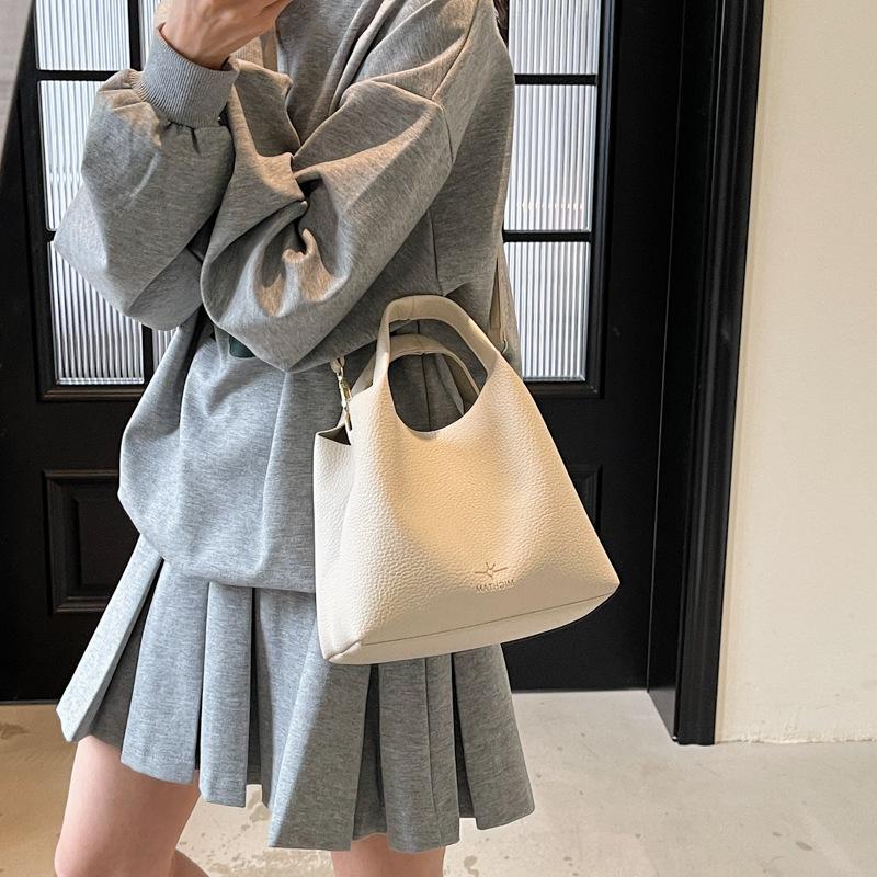 Сумка большой вместимости Женская сумка Новая мода На плечо Мессенджер Мягкая сумка
Сумка большой вместимости Женская сумка Новая мода На плечо Мессенджер Мягкая сумка