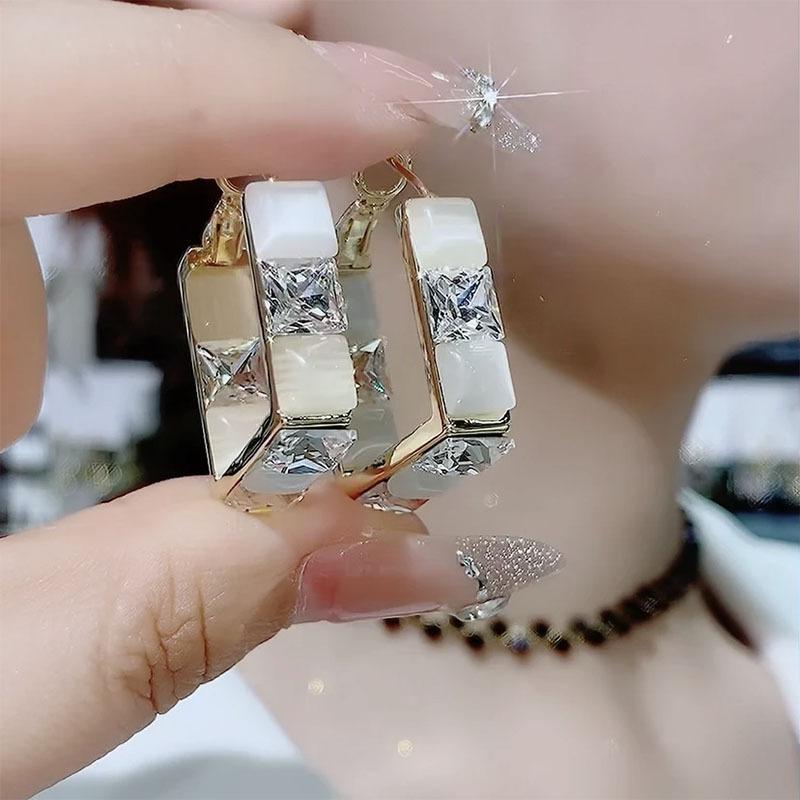 Light Luxury, Niche, Exquisite Square Temperament Earrings, High-end Sense, Cat Eye Stone Geometric Earrings, Cool Style Earrings
Light Luxury, Niche, Exquisite Square Temperament Earrings, High-end Sense, Cat Eye Stone Geometric Earrings, Cool Style Earrings