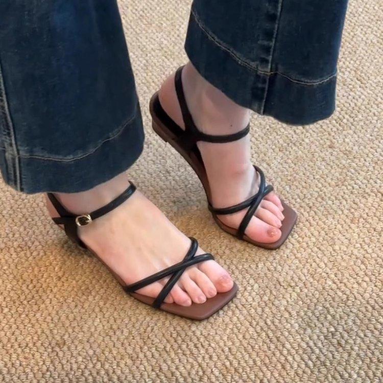 Soft leather version~ retro wedge heel summer outer sandals women s versatile word with square head open toe high-end Roman shoes 35 чёрный
Soft leather version~ retro wedge heel summer outer sandals women s versatile word with square head open toe high-end Roman shoes 35 чёрный