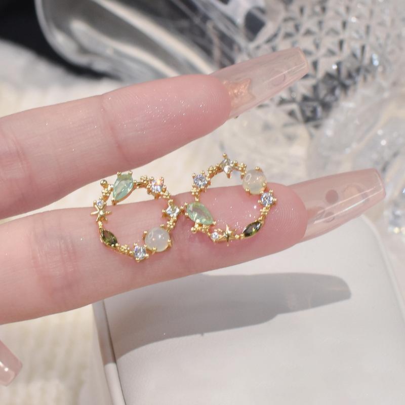 Water drop circle earrings sweet high-end stud earrings fashion light luxury temperament earrings women
Water drop circle earrings sweet high-end stud earrings fashion light luxury temperament earrings women