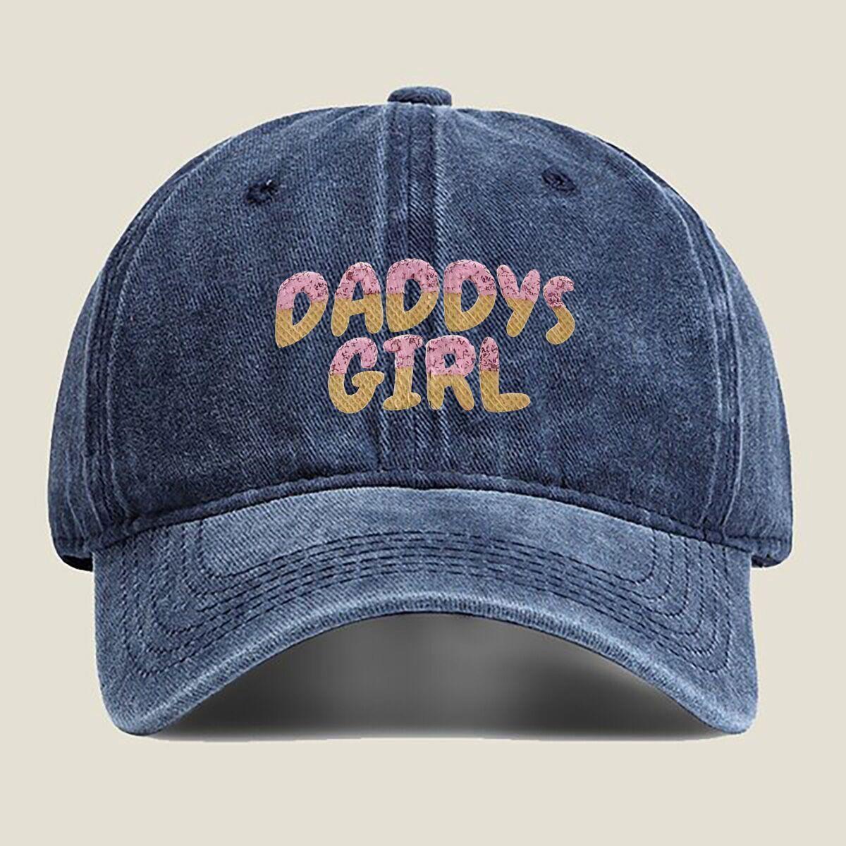 Daddys Girl Typography Washed Baseball Cap One Size темно-синього кольору
Daddys Girl Typography Washed Baseball Cap One Size темно-синього кольору