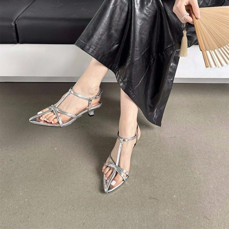 2024 spring and summer new niche design flat-heeled Roman sandals fashion cross strap pointed open-toed women s high heels The price of more than 1,000 pairs is customized. срібний
2024 spring and summer new niche design flat-heeled Roman sandals fashion cross strap pointed open-toed women s high heels The price of more than 1,000 pairs is customized. срібний